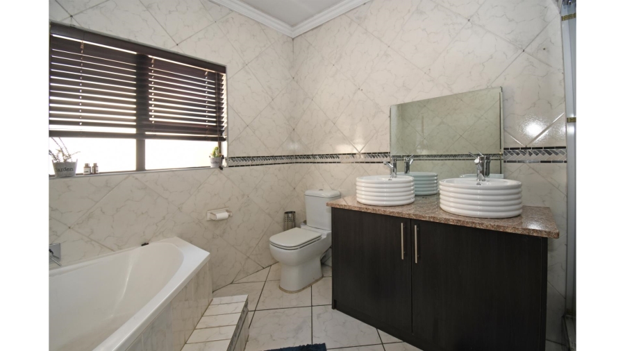 3 Bedroom Property for Sale in Thatchfield Hills Gauteng
