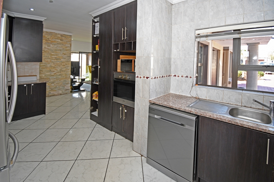 3 Bedroom Property for Sale in Thatchfield Hills Gauteng