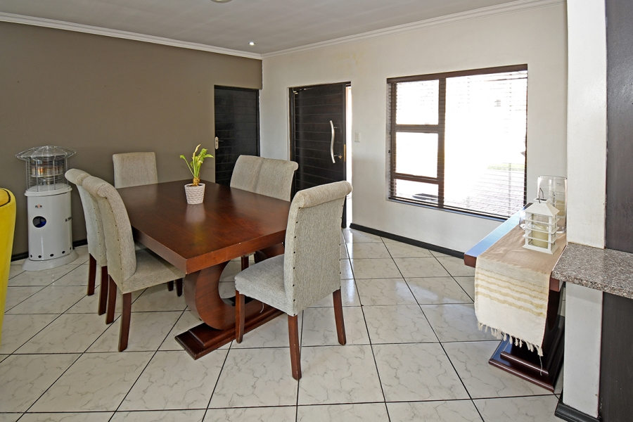3 Bedroom Property for Sale in Thatchfield Hills Gauteng