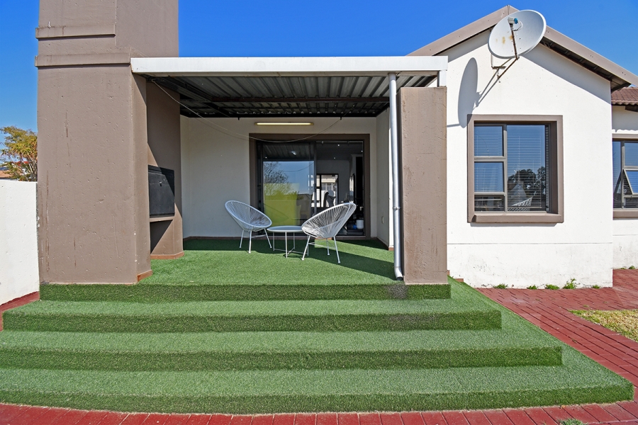 3 Bedroom Property for Sale in Thatchfield Hills Gauteng