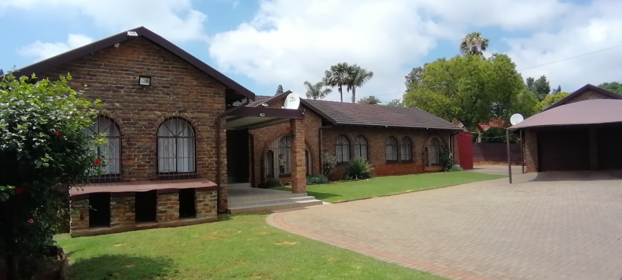 To Let 4 Bedroom Property for Rent in Wilro Park Gauteng