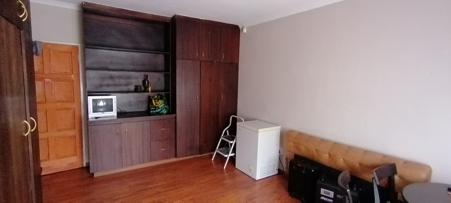 To Let 4 Bedroom Property for Rent in Wilro Park Gauteng