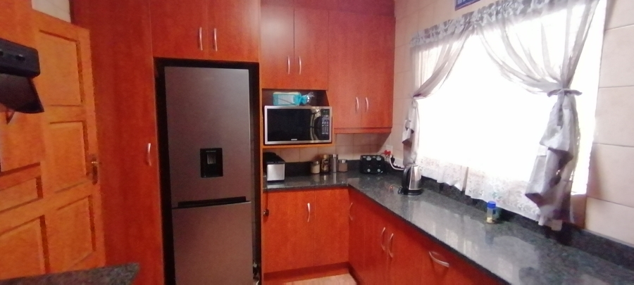 To Let 4 Bedroom Property for Rent in Wilro Park Gauteng