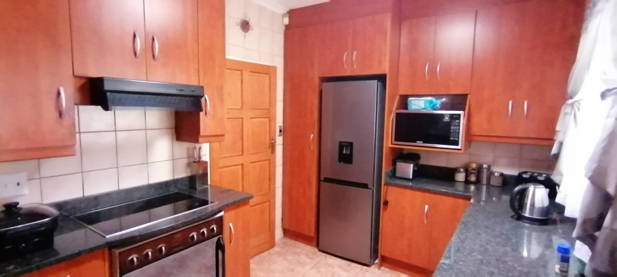 To Let 4 Bedroom Property for Rent in Wilro Park Gauteng
