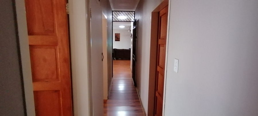 To Let 4 Bedroom Property for Rent in Wilro Park Gauteng