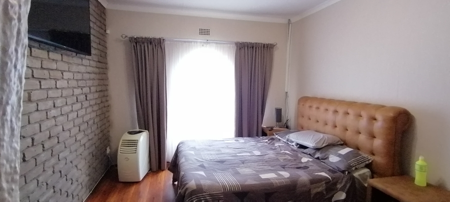 To Let 4 Bedroom Property for Rent in Wilro Park Gauteng
