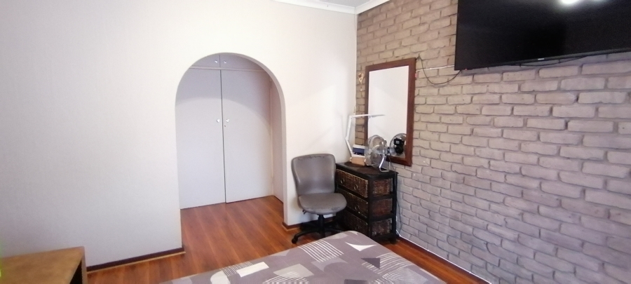 To Let 4 Bedroom Property for Rent in Wilro Park Gauteng