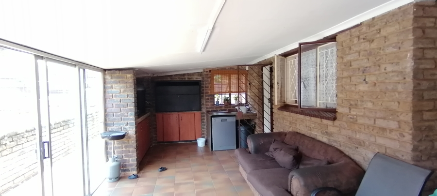 To Let 4 Bedroom Property for Rent in Wilro Park Gauteng