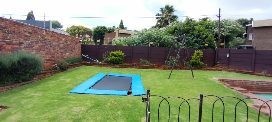 To Let 4 Bedroom Property for Rent in Wilro Park Gauteng