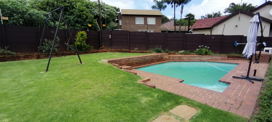 To Let 4 Bedroom Property for Rent in Wilro Park Gauteng