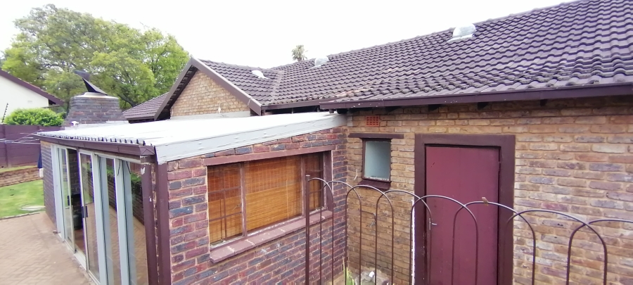 To Let 4 Bedroom Property for Rent in Wilro Park Gauteng