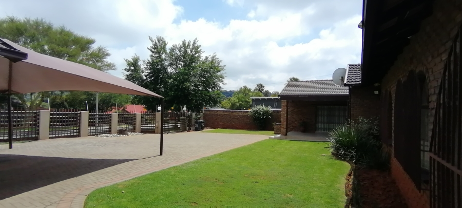 To Let 4 Bedroom Property for Rent in Wilro Park Gauteng