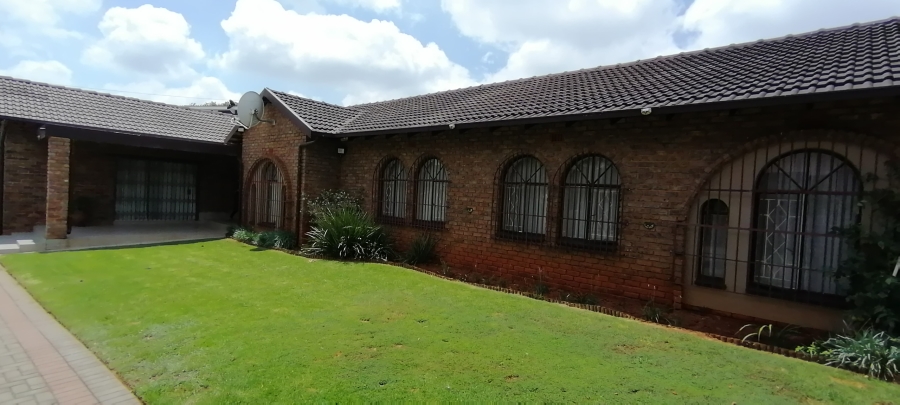 To Let 4 Bedroom Property for Rent in Wilro Park Gauteng