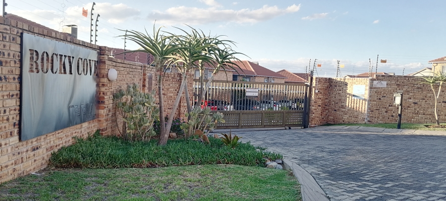 To Let 4 Bedroom Property for Rent in Wilro Park Gauteng