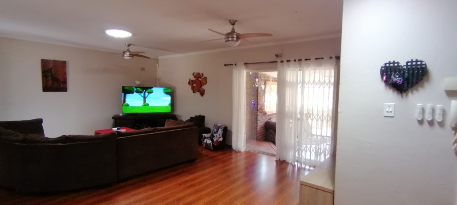 To Let 4 Bedroom Property for Rent in Wilro Park Gauteng