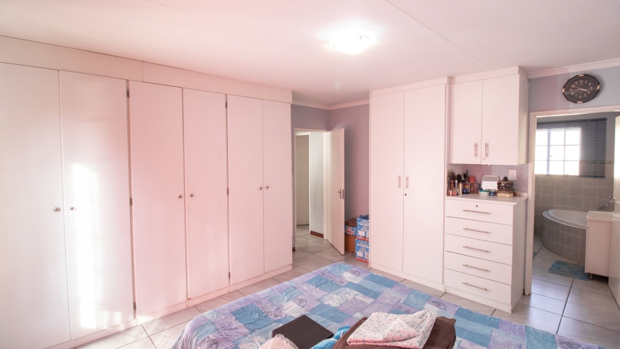 3 Bedroom Property for Sale in Honeydew Manor Gauteng