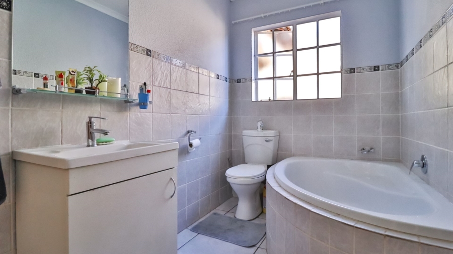3 Bedroom Property for Sale in Honeydew Manor Gauteng