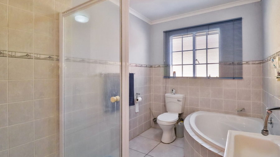3 Bedroom Property for Sale in Honeydew Manor Gauteng