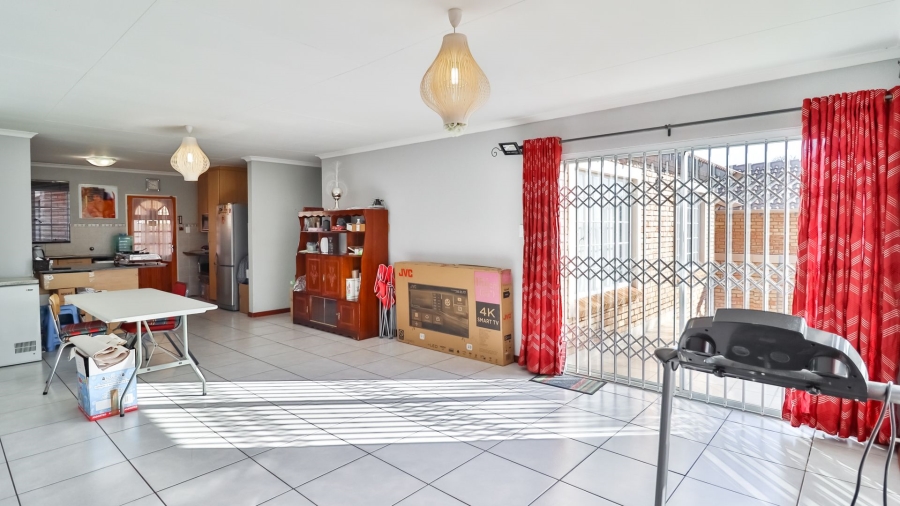 3 Bedroom Property for Sale in Honeydew Manor Gauteng