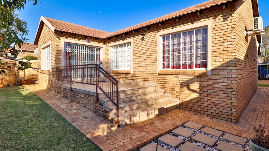 3 Bedroom Property for Sale in Honeydew Manor Gauteng