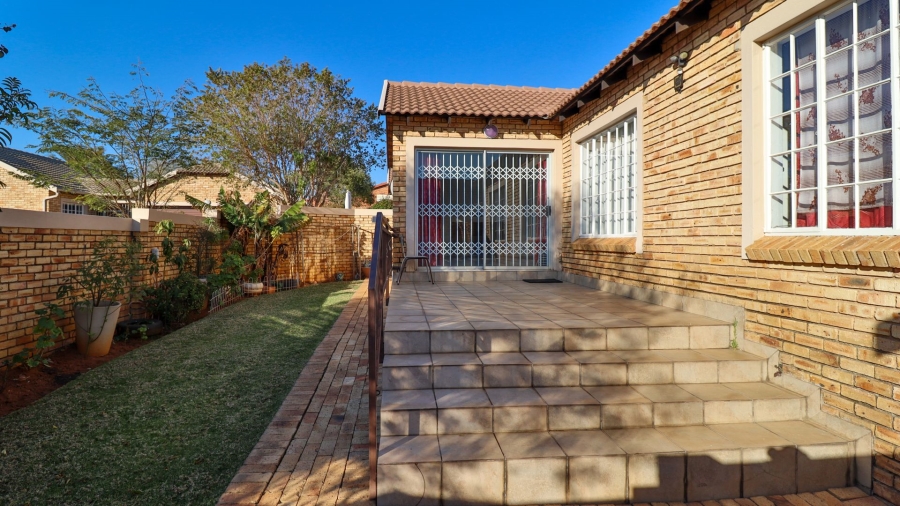 3 Bedroom Property for Sale in Honeydew Manor Gauteng