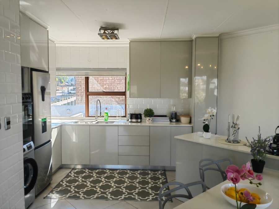 2 Bedroom Property for Sale in Bassonia Gauteng