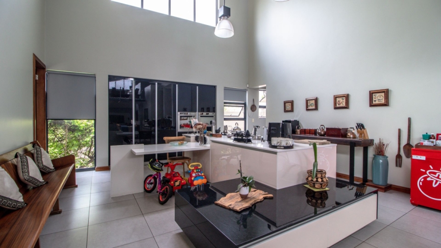 4 Bedroom Property for Sale in Lakeside Gauteng