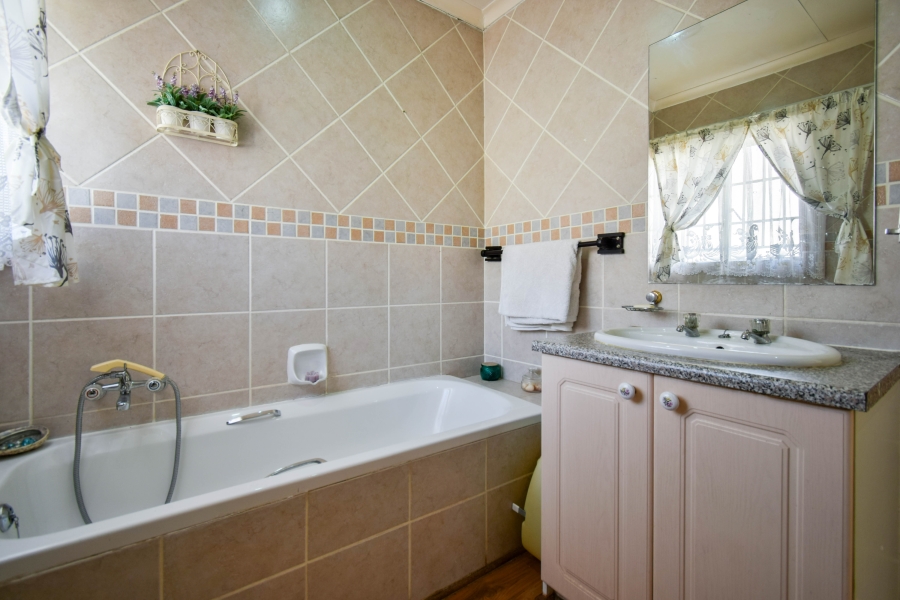 2 Bedroom Property for Sale in Florauna Gauteng