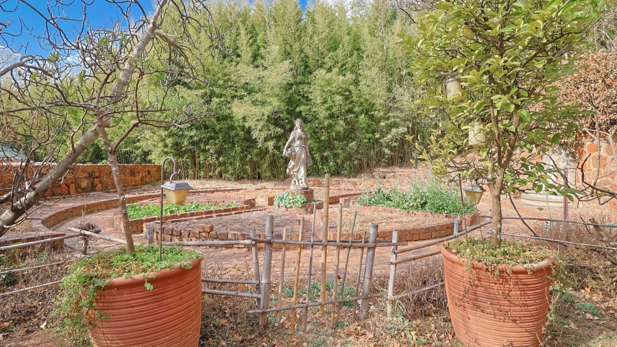 5 Bedroom Property for Sale in Doornkloof Gauteng