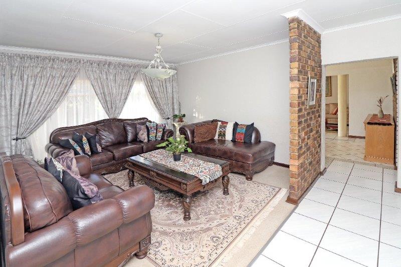 To Let 5 Bedroom Property for Rent in Wilro Park Gauteng