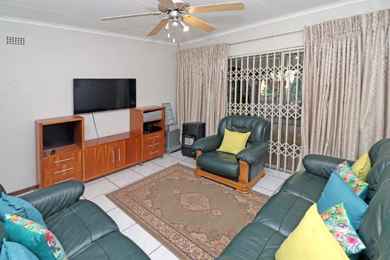 To Let 5 Bedroom Property for Rent in Wilro Park Gauteng