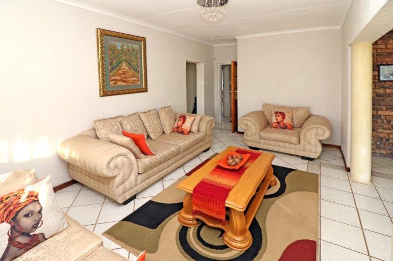 To Let 5 Bedroom Property for Rent in Wilro Park Gauteng
