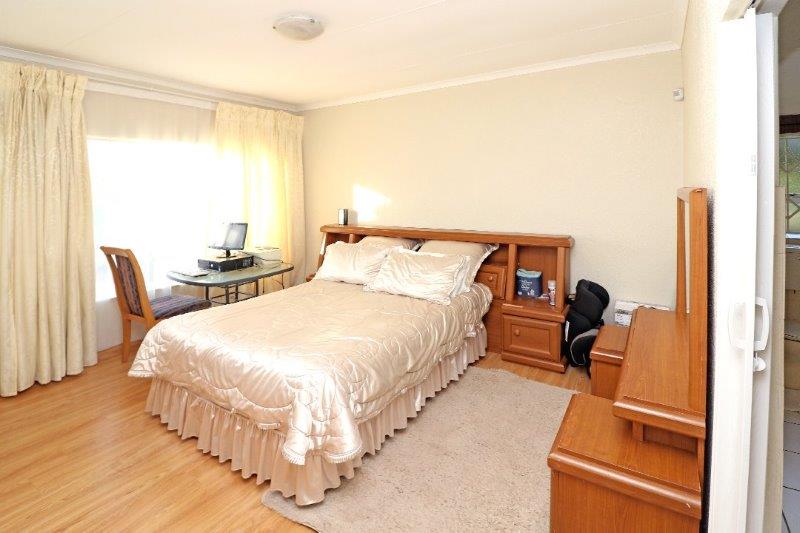 To Let 5 Bedroom Property for Rent in Wilro Park Gauteng