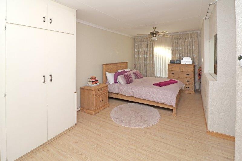 To Let 5 Bedroom Property for Rent in Wilro Park Gauteng