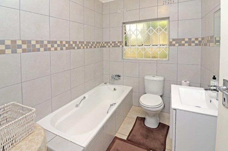 To Let 5 Bedroom Property for Rent in Wilro Park Gauteng