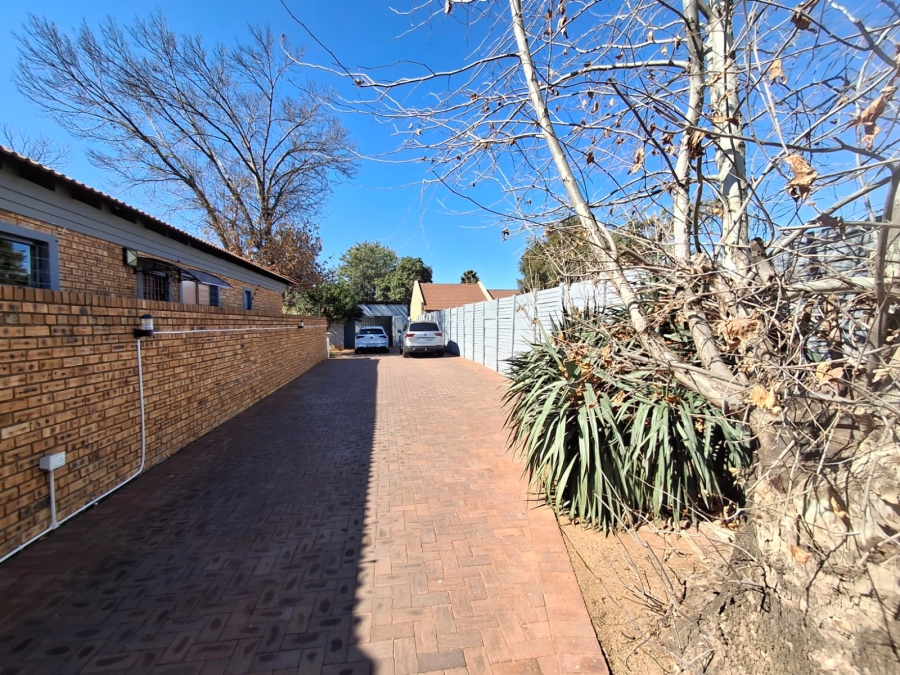 3 Bedroom Property for Sale in Brackenhurst Gauteng