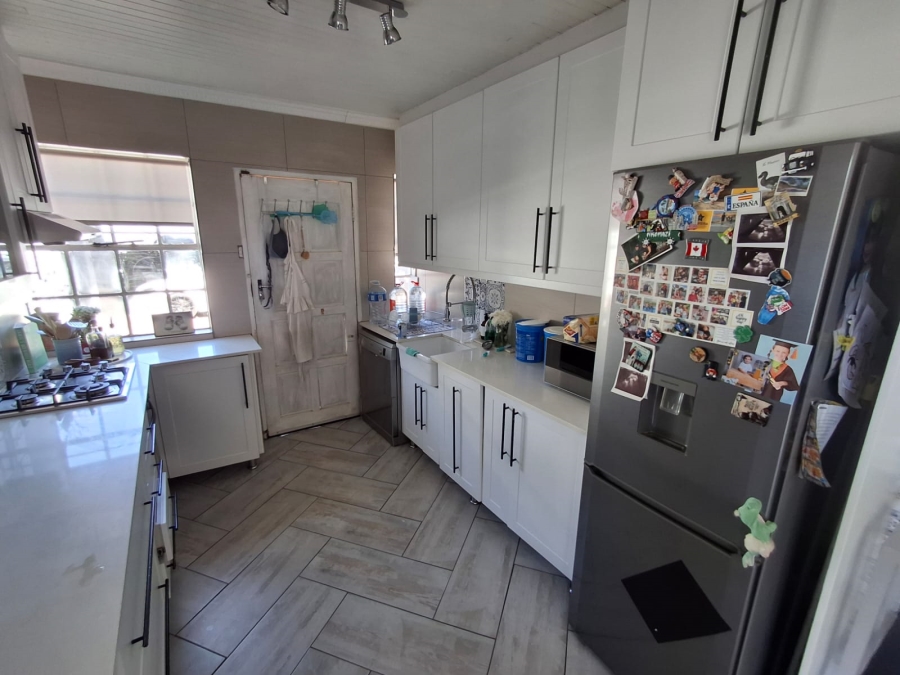 3 Bedroom Property for Sale in Brackenhurst Gauteng