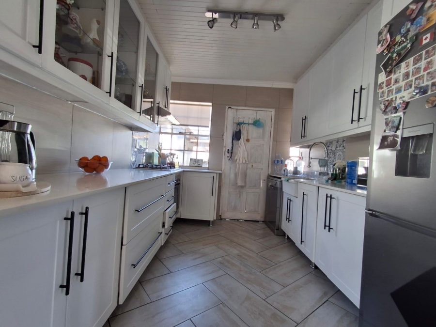 3 Bedroom Property for Sale in Brackenhurst Gauteng