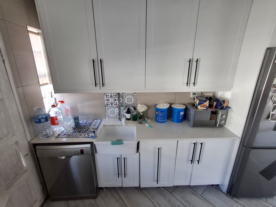 3 Bedroom Property for Sale in Brackenhurst Gauteng