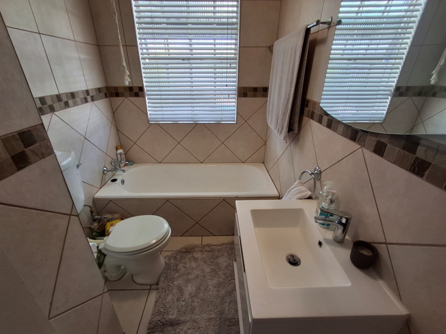 3 Bedroom Property for Sale in Brackenhurst Gauteng