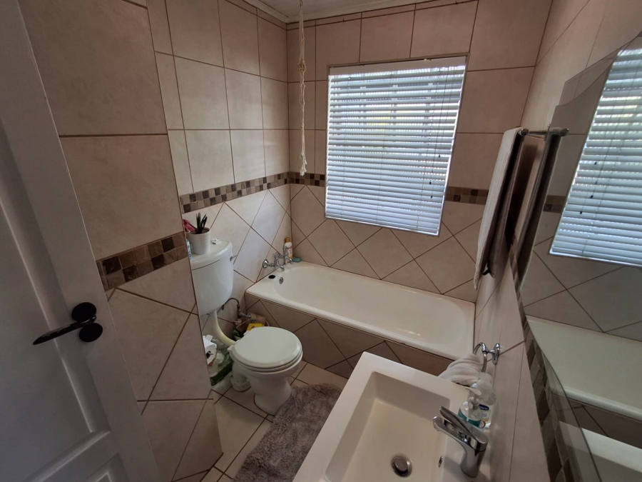 3 Bedroom Property for Sale in Brackenhurst Gauteng