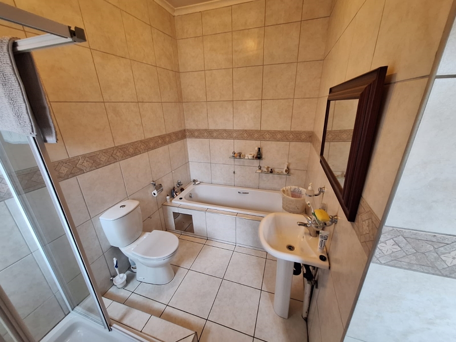 3 Bedroom Property for Sale in Symhurst Gauteng