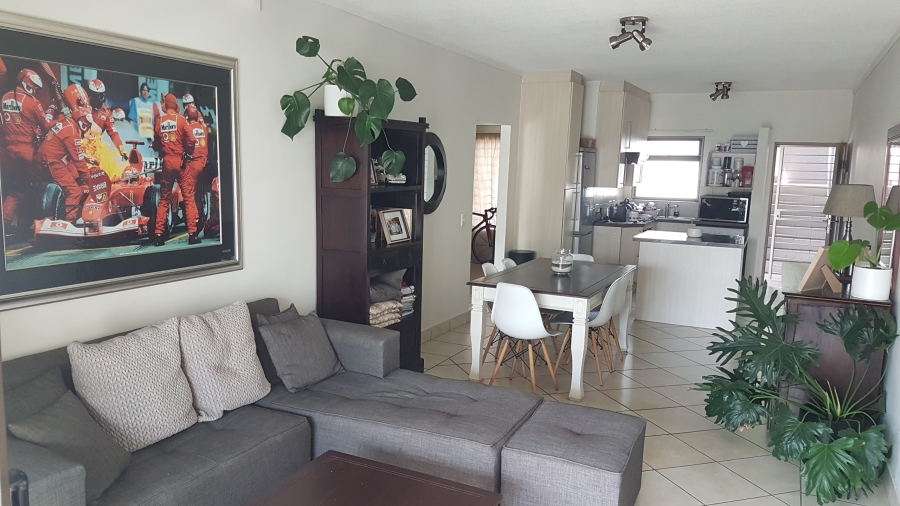 To Let 2 Bedroom Property for Rent in Douglasdale Gauteng