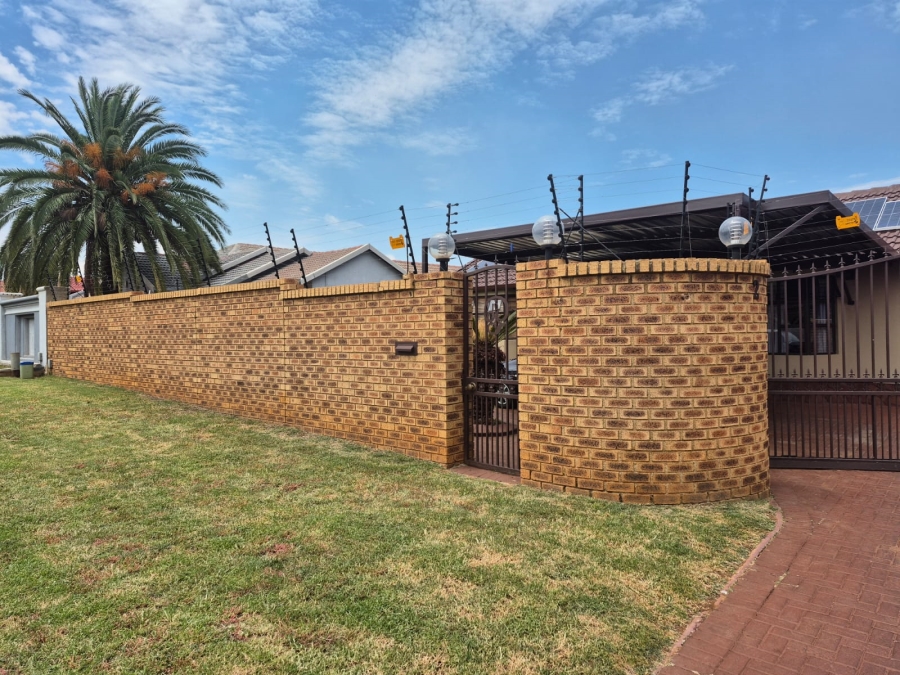 3 Bedroom Property for Sale in Leachville Gauteng