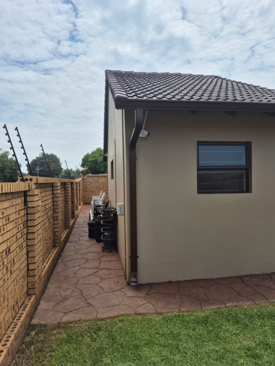 3 Bedroom Property for Sale in Leachville Gauteng