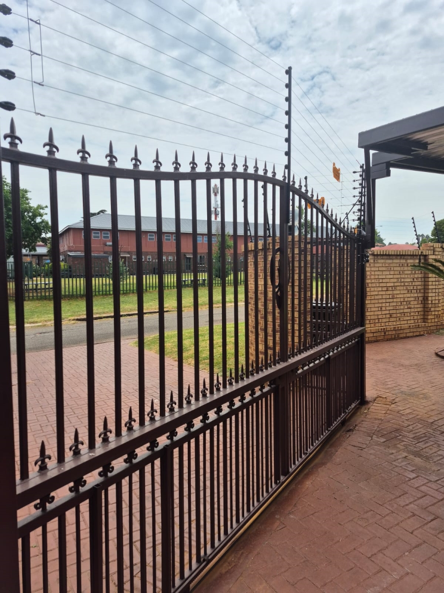 3 Bedroom Property for Sale in Leachville Gauteng