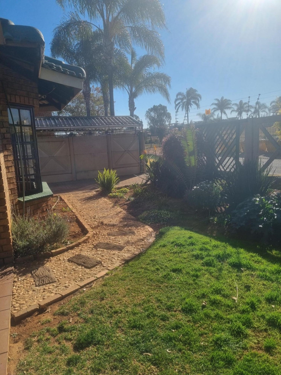 To Let 3 Bedroom Property for Rent in Moreleta Park Gauteng