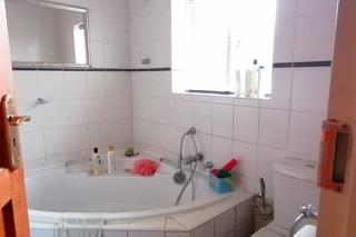To Let 4 Bedroom Property for Rent in Wilro Park Gauteng
