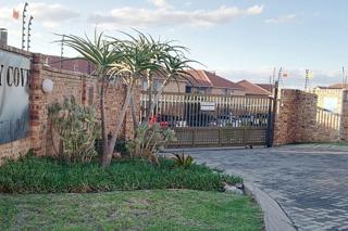 To Let 4 Bedroom Property for Rent in Wilro Park Gauteng