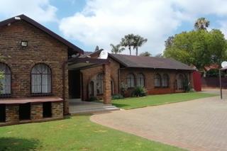 To Let 4 Bedroom Property for Rent in Wilro Park Gauteng